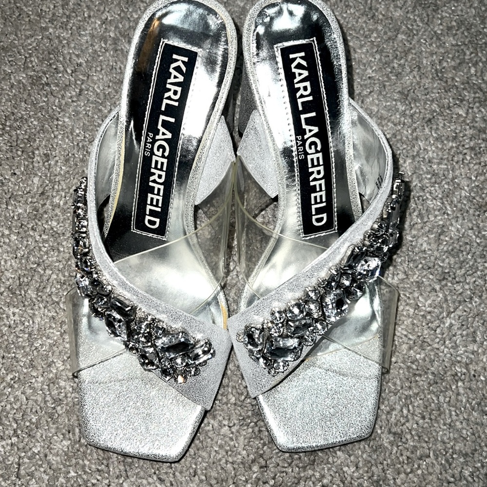 FLASH SALE ✨- Silver Karl Lagerfeld Rosina Sandal Heel
